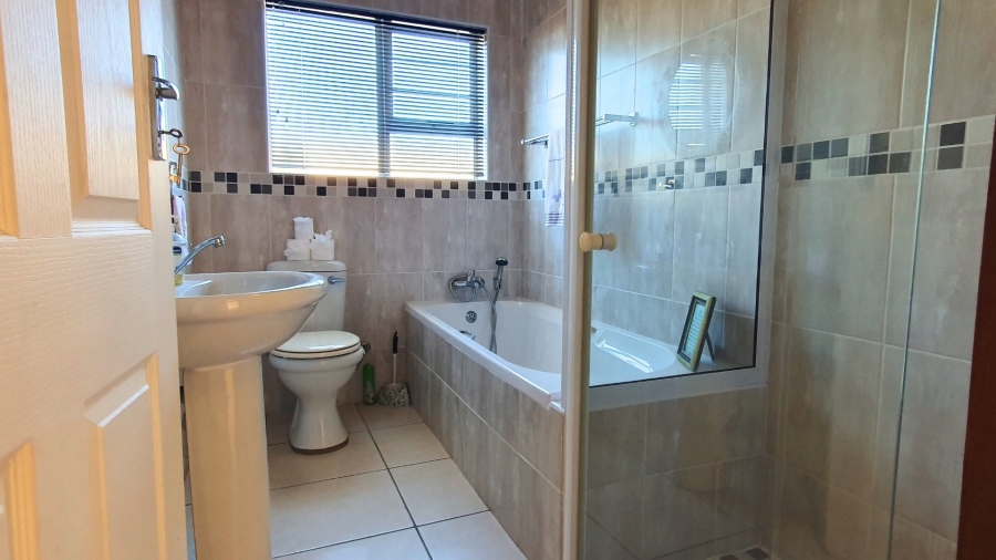 3 Bedroom Property for Sale in Heiderand Western Cape